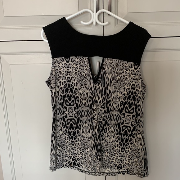Sleeveless top, size XL , black white & gray animal print - Picture 3 of 3